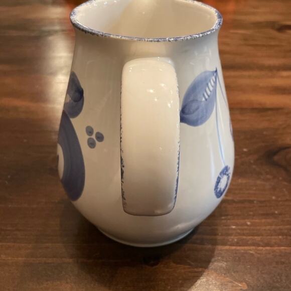 ⭐️ Pier 1 Imports Glass Kitchen Pitcher Sponge Print Rim White Blue Apples - Picture 3 of 12